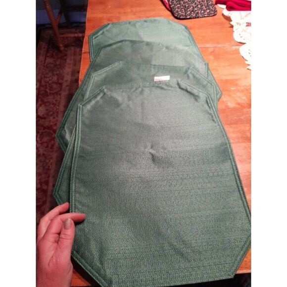 Vintage Christmas Linens Lot Table Runner Napkin Placemat 24 Pieces - Picture 8 of 13